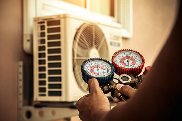 Professional Ac Installation technician working in DeFuniak Springs, FL